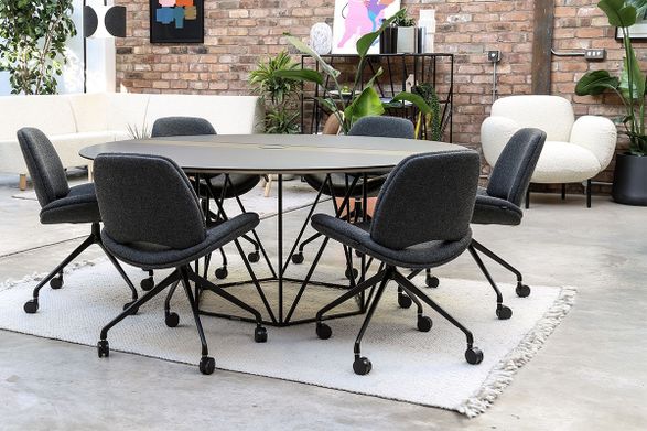 Frovi Foundry Giant Table