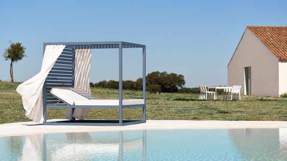 Gandia Blasco Elevated Daybed Fixed Slats