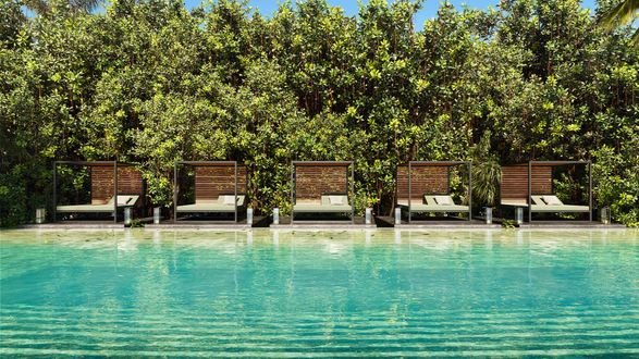 Gandia Blasco Elevated Daybed Fixed Slats