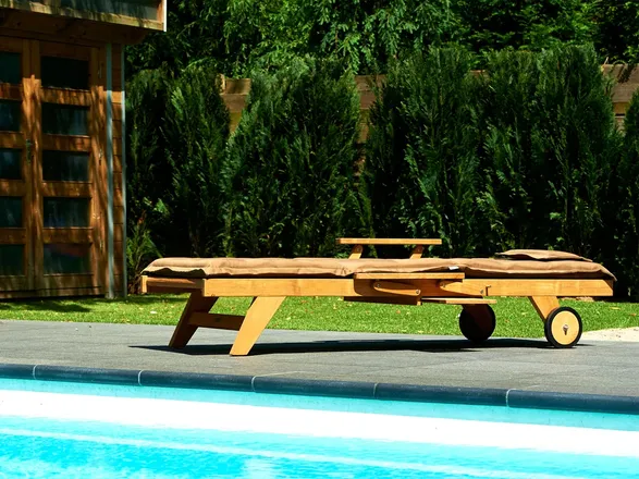 Traditional Teak Leah Lounger