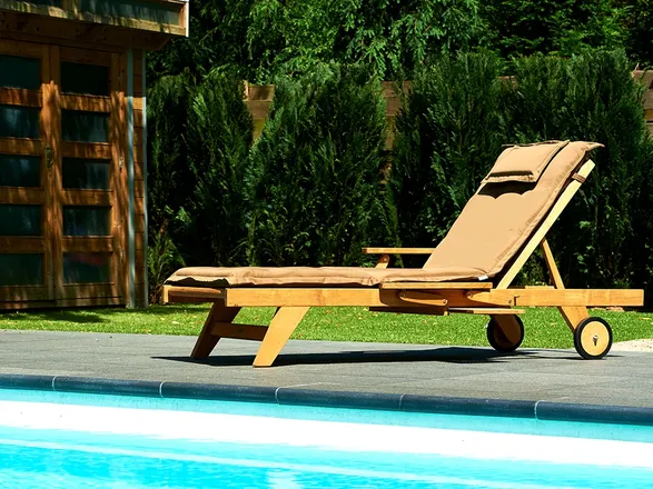 Traditional Teak Leah Lounger