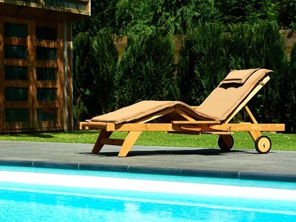 Traditional Teak Leah Lounger