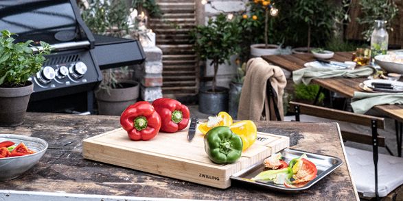 Zwilling Cutting board with tray 39 cm x 30 cm bamboo