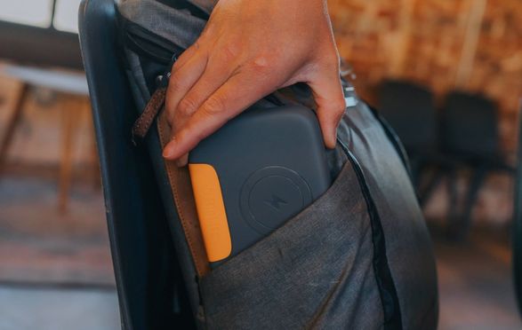 Biolite Go Bag Power & Light Kit Power Bank Wireless Charger