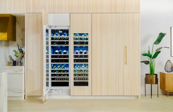 Thermador Freedom® Built-in Wine Cooler 24'' Panel Ready