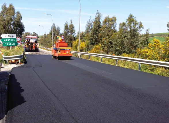 Laterlite Asphalt Concrete Mixtures with Expanded Clay LWA