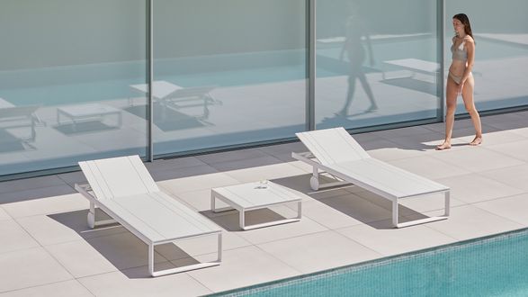Gandiablasco Flat High Chaise Lounge