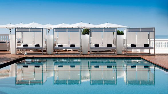 Gandiablasco Elevated Daybed