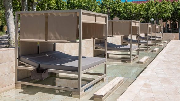 Gandiablasco Elevated Daybed