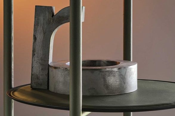 Frag Bak Valet Stand