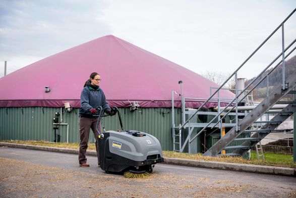 Kaercher Km 75/40 W Bp Vacuum Sweeper