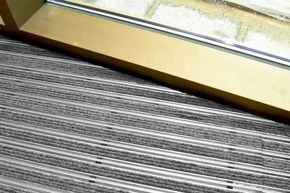 Emco Emco Diplomat Original Large With Ribbed Carpet Insert And Scraper Bar