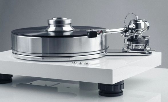 Pro-Ject Signature 10 Vinyl Player