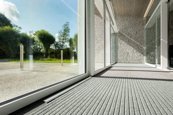 Emco Emco diplomat original large with ribbed carpet insert and brush strip