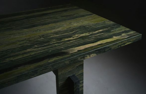 Kreoo Majesty Table
