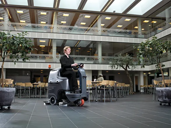 Nilfisk Scrubber Br 652 Stand-on/Ride-on Scrubber Dryers