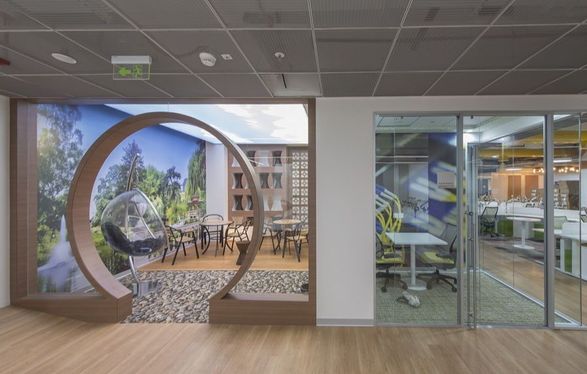 Apton Quartz Single Central Glazed Frameless Glass Partitioning