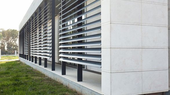 Alumil Smartia M5600 Solar Shading System