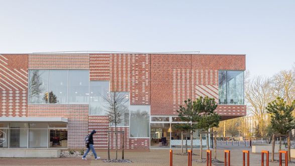 (S)pace Pariselle Educational Building