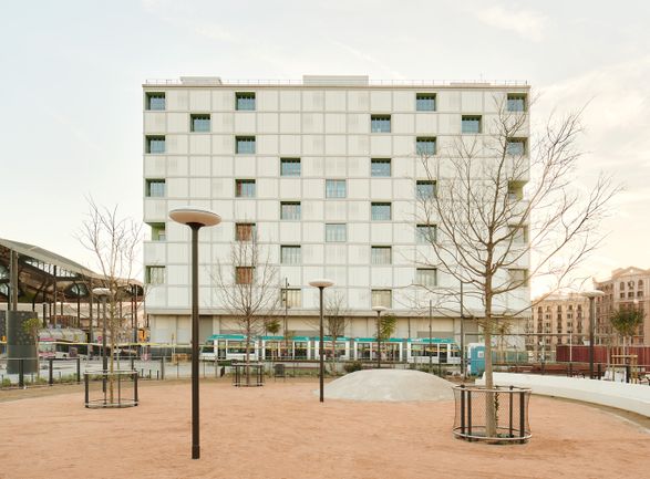 Glories Square 60 Social Housing Units / SV60 Arquitectos