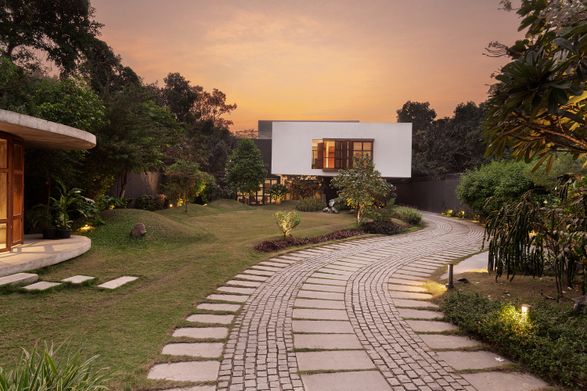 Cantilever Residence