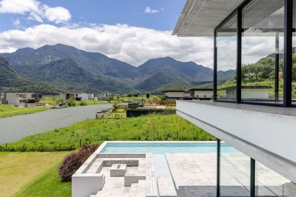 One-Wall House
