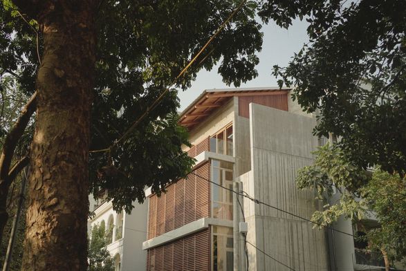 Vertical Tube House - Kam And Ly House