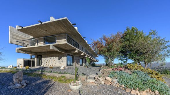 House On El Dragón