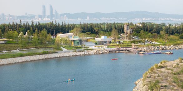 Nerve Lab. Experimental Sports Support Buildings On Double Happiness Island