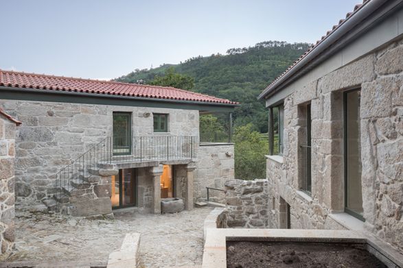 The Sister Houses