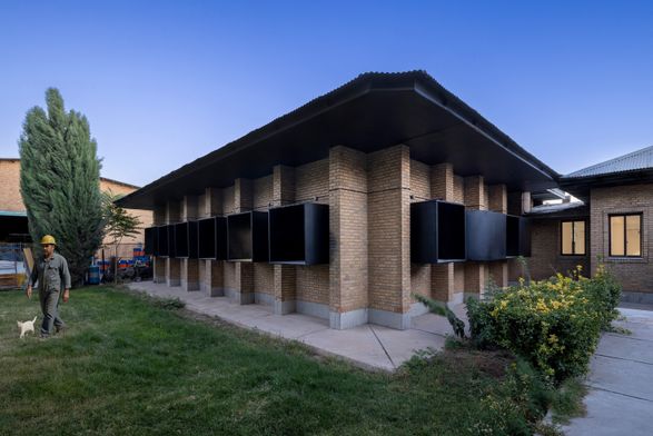 Wall-Less Gallery