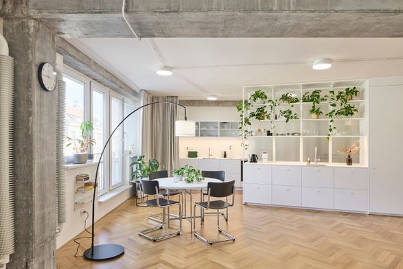 No-Wall Apartment