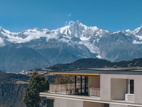 Kawagebo Snow Mountain Hotel