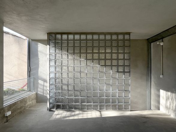 L33 Narrow House