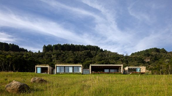 Casa Entre Peraus