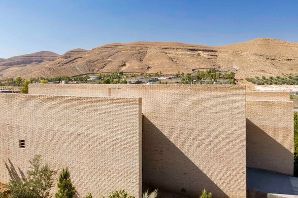 B-Neshat Villa