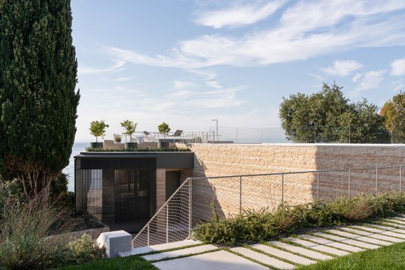 Villa EF