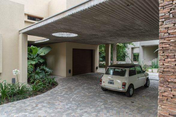 Leloir Studio Pavilion