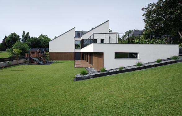 Hillside House in Puszczykowo Poland