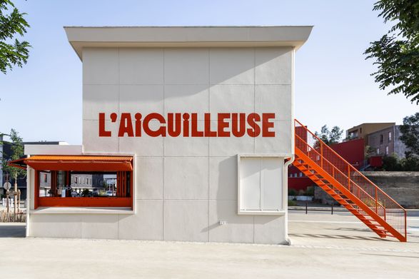 L'aiguilleuse - Renovation Of A Former Railway Signal Box Into A Kiosk-bar