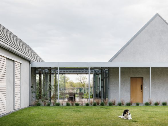 House By The Vineyard