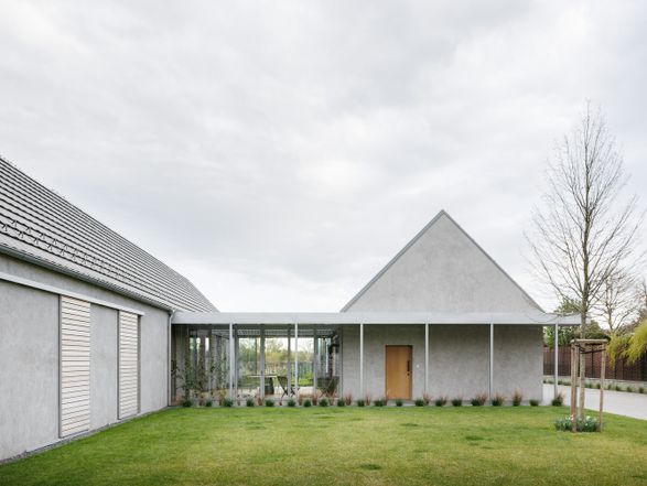 House By The Vineyard