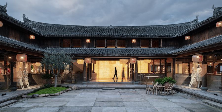 Tai-Silk Courtyard