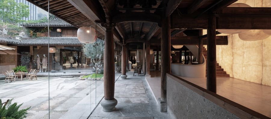 Tai-Silk Courtyard